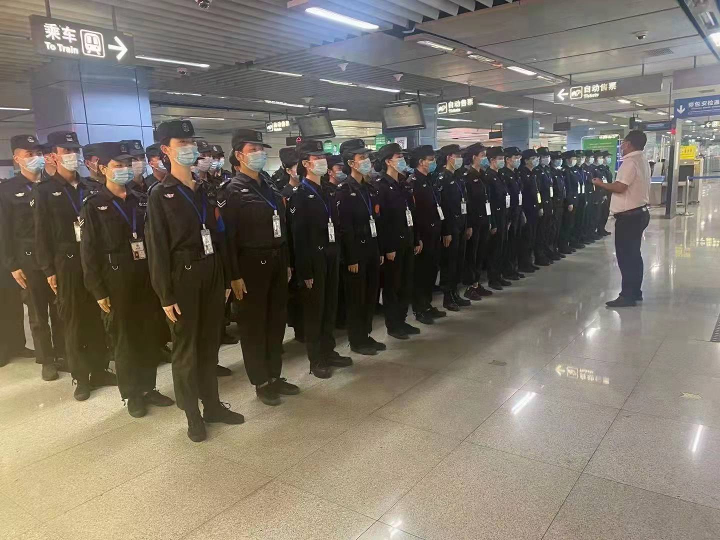 深圳地铁_公司团队_广东斌锋清静效劳有限公司