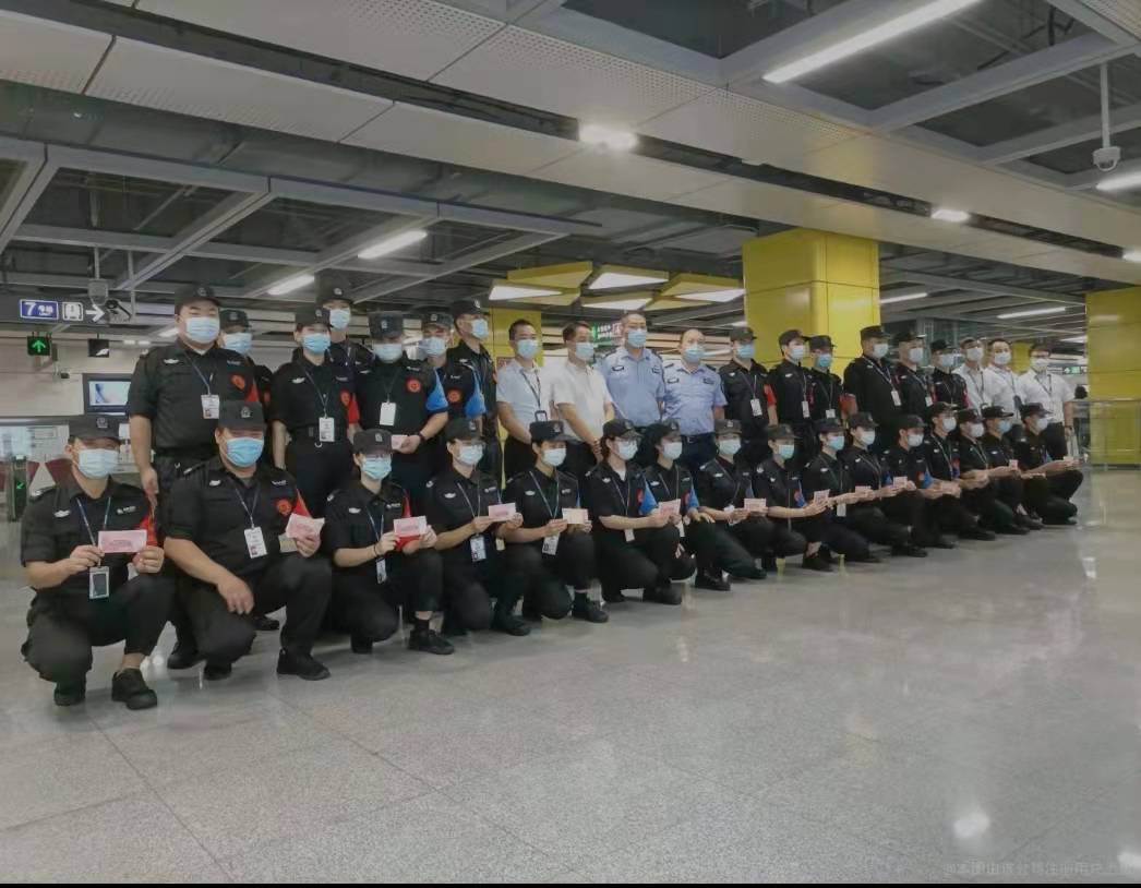 深圳地铁_公司团队_广东斌锋清静效劳有限公司